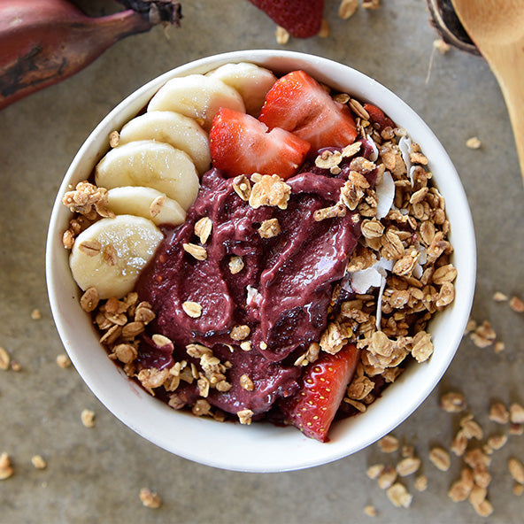 Supergreen Acai Bowl with Fruit &amp; Berries